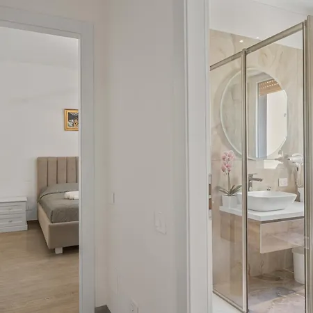 Luxury Lakefront 아파트