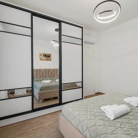 아파트 Luxury Lakefront *