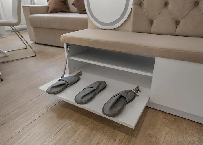 Luxury Lakefront Apartament *