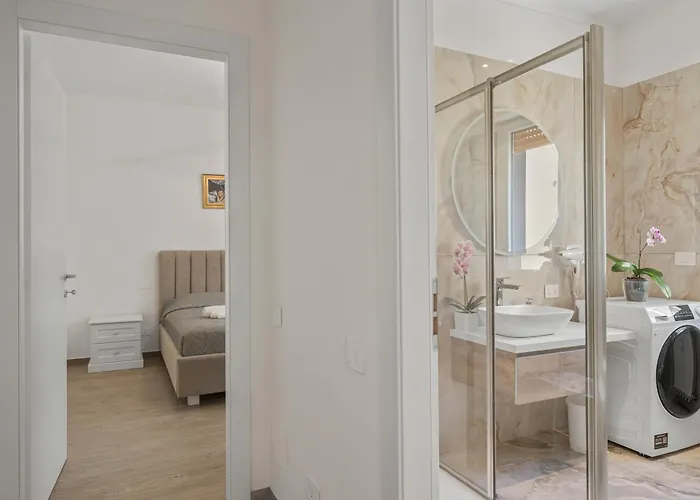 Luxury Lakefront Apartament